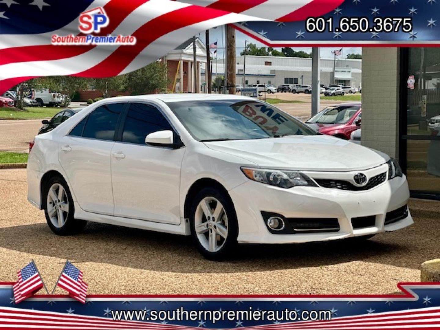 2013 WHITE TOYOTA CAMRY SE; LE; XLE (4T1BF1FKXDU) , located at 922 W. Beacon St., Philadelphia, MS, 39350, (601) 650-3675, 32.770447, -89.127151 - Photo#0